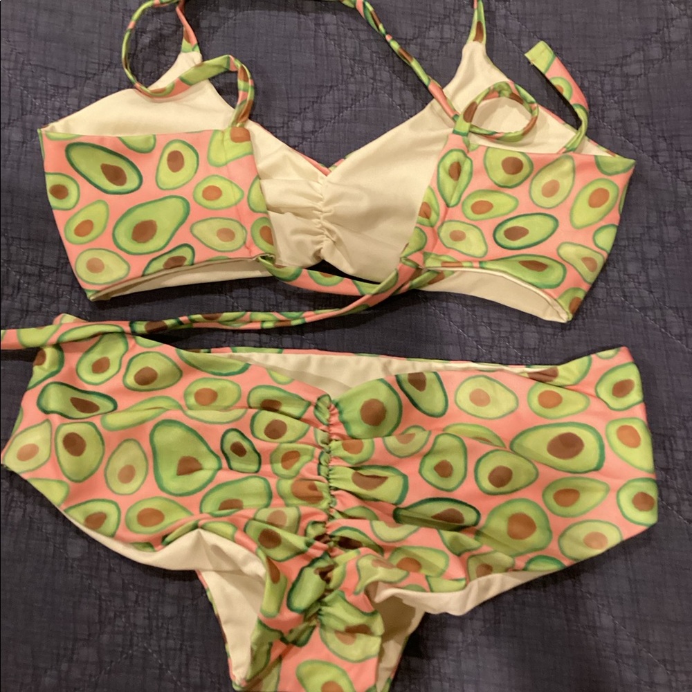 Fused bikini set. - Picture 3 of 3